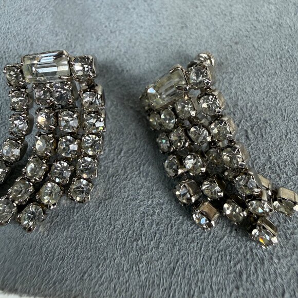 Vintage Clear Rhinestone Fringe Silver Tone Screw Back Earrings - Picture 6 of 9